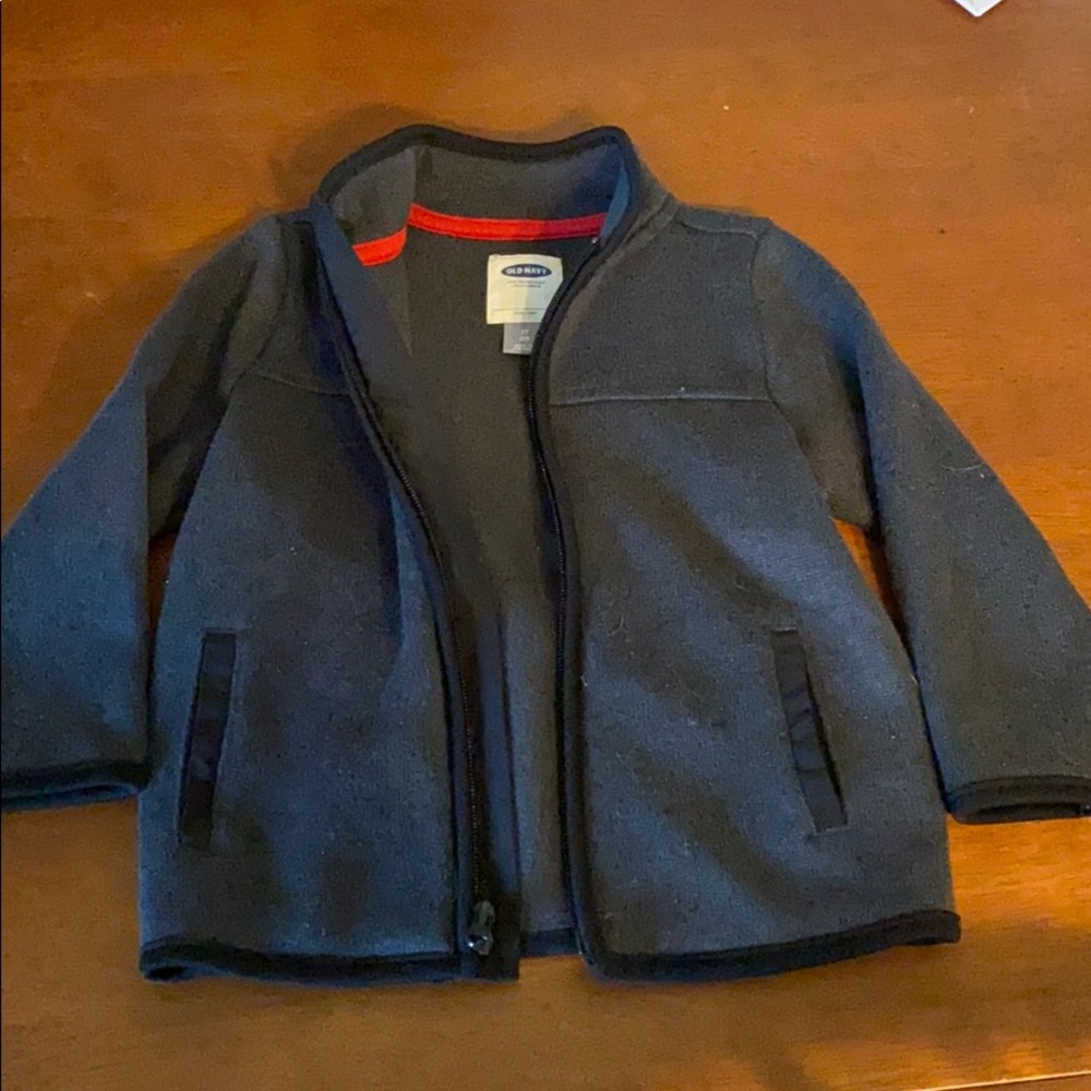 Toddler boys zip up